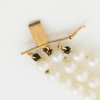 Pearl necklace, cultured pearls, clasp 14K gold.
