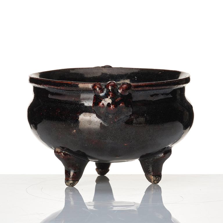 A brown glazed tripod censer, China, 17th/18th century.