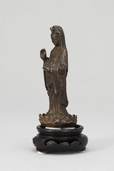 FIGURIN, patinerad brons. Kina, 1700-tal.