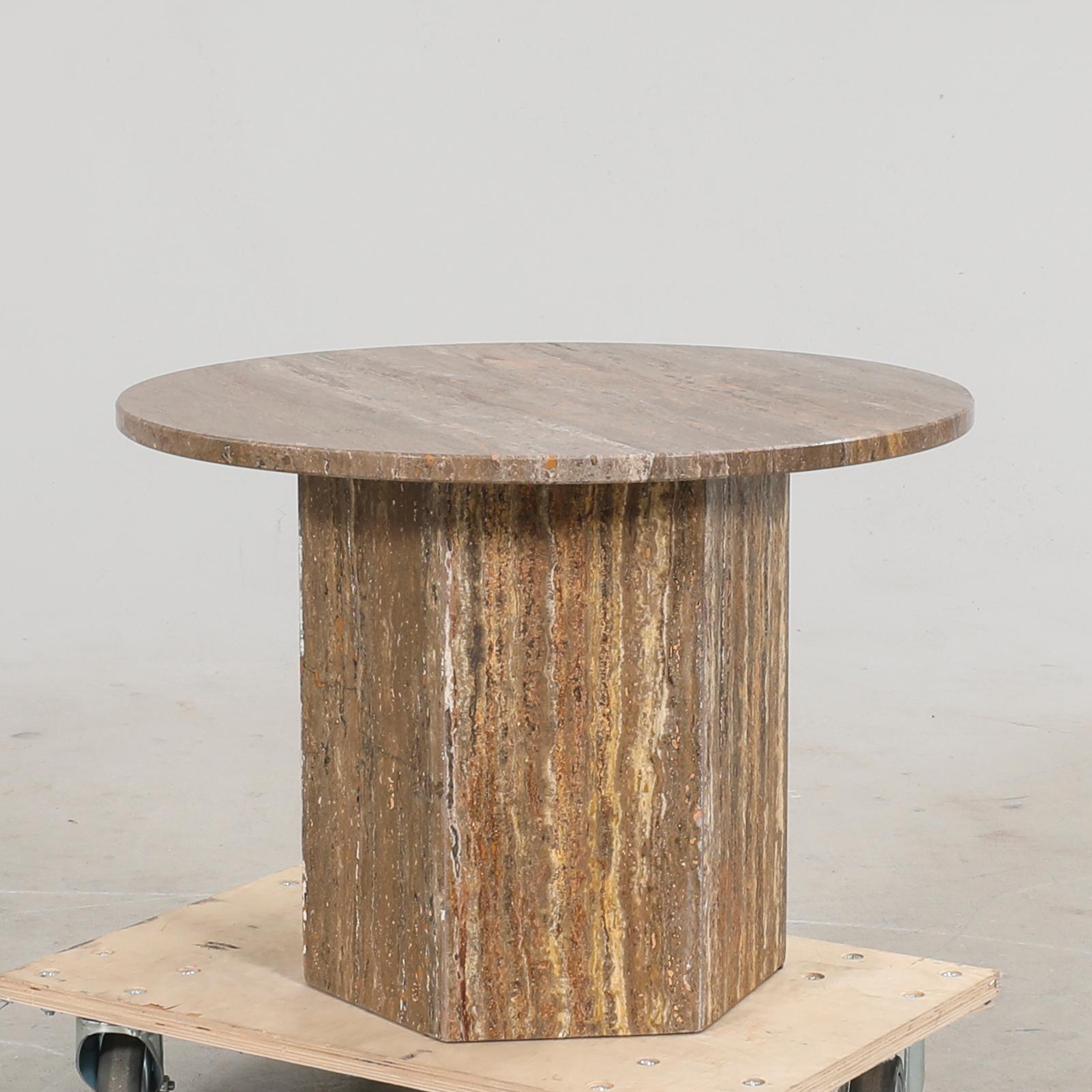 Gamfratesi, bord "Epic" för Gubi samtida.