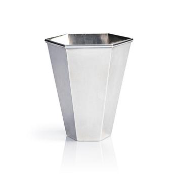 454. Wiwen Nilsson, a sterling silver vase, Lund 1946.