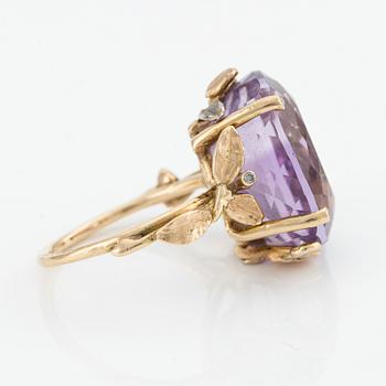 Ring 18K gold with an amethyst and round brilliant-cut diamonds, Mandelstam.