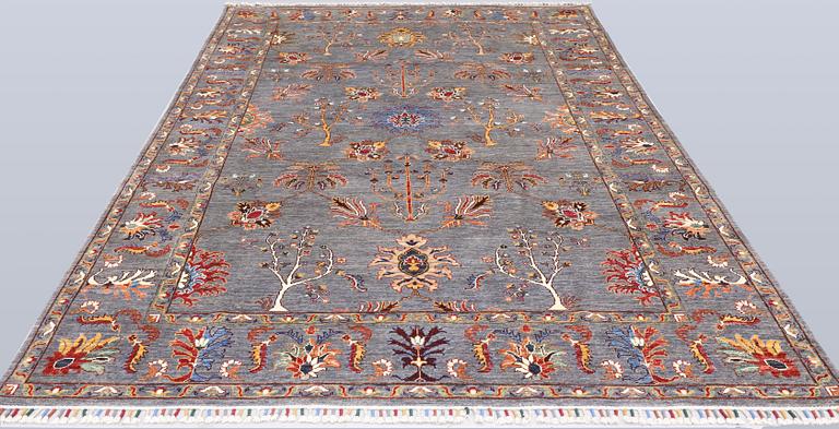 A Ziegler design carpet, approx. 318 x 202 cm.