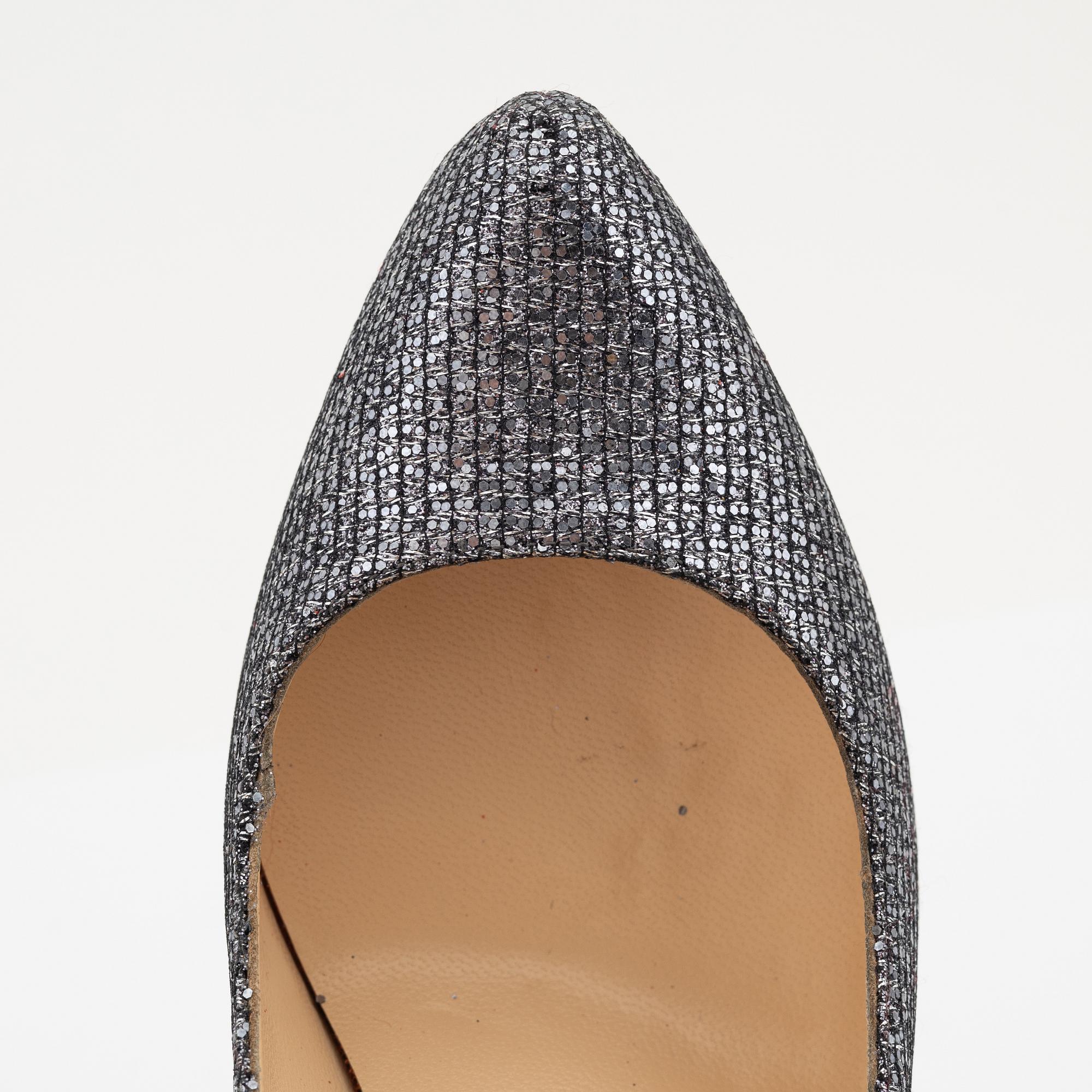 Christian Louboutin, pumps, storlek 37.