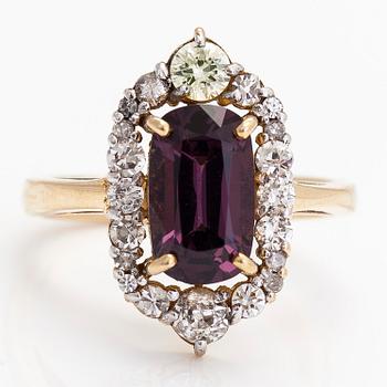 A 14K gold ring with an unheated spinel approx. 2.85 ct and diamonds totalling approx. 0.83 ct.