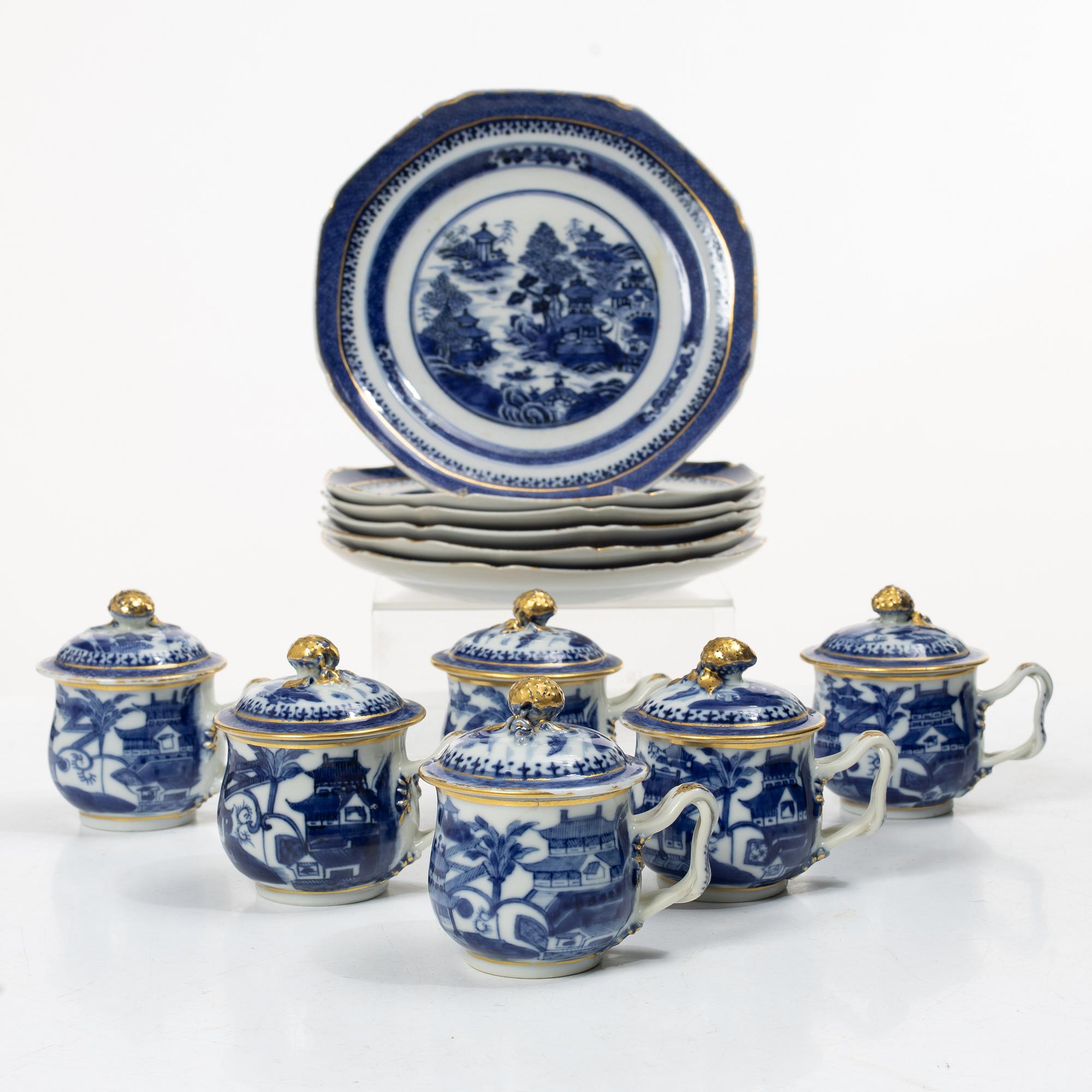 Service pieces, 12 pieces, company porcelain. Qing dynasty, circa 1800.