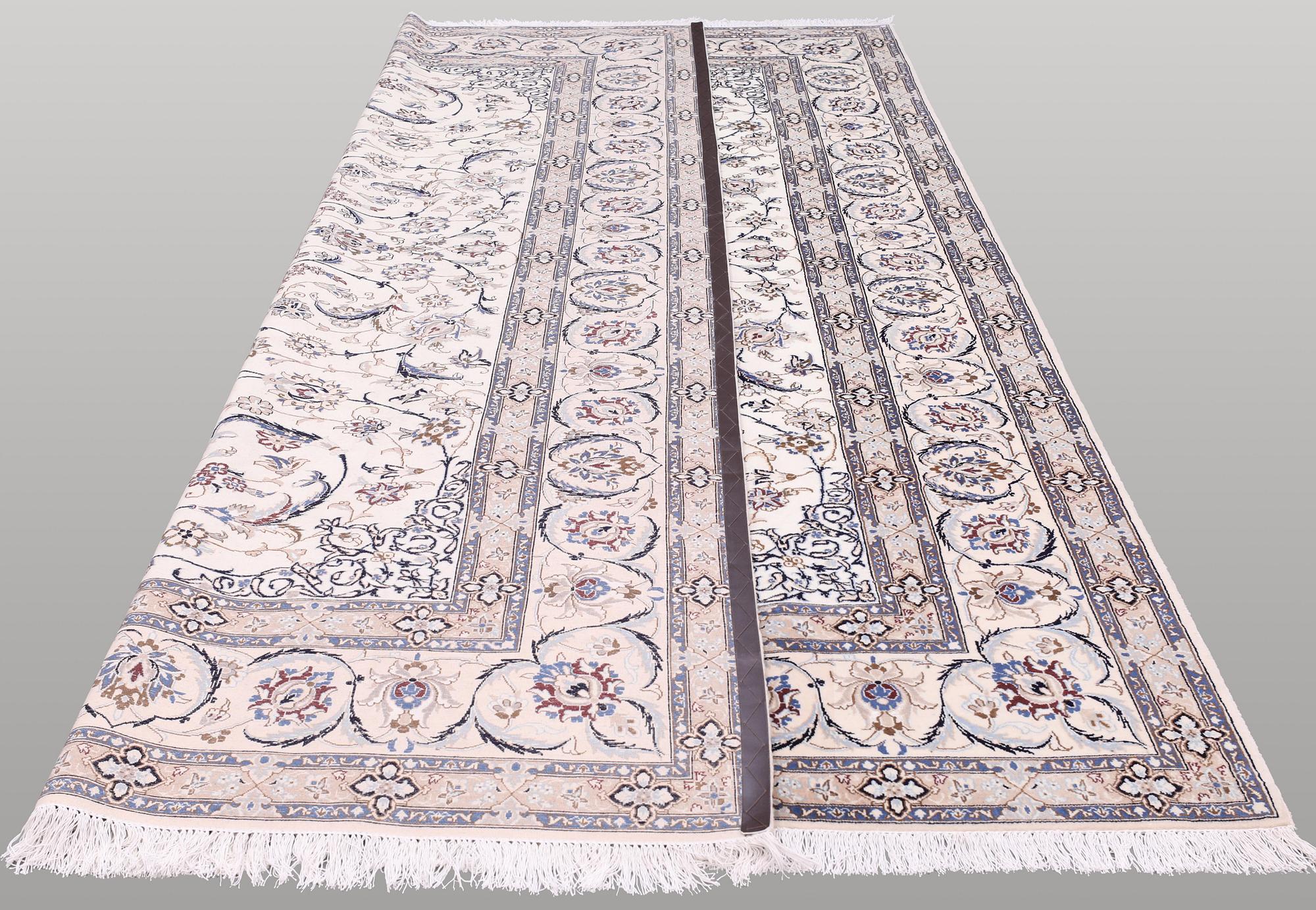 Matta, Nain part silk s.k 9LAA , ca 361 x 255 cm.
