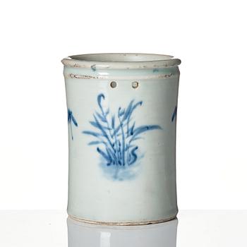 A blue and white Transitional chop stick holder, 17th Century.