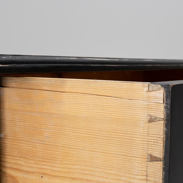 Chest of drawers, first half of the 20th century.
