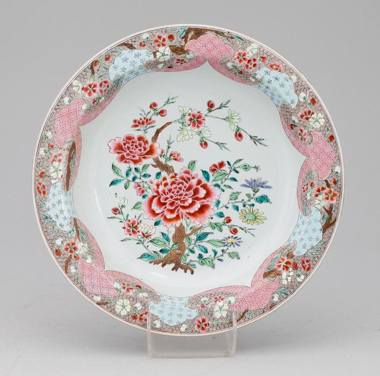 SKÅLFAT, porslin, Kina. Qianlong 1735-96.