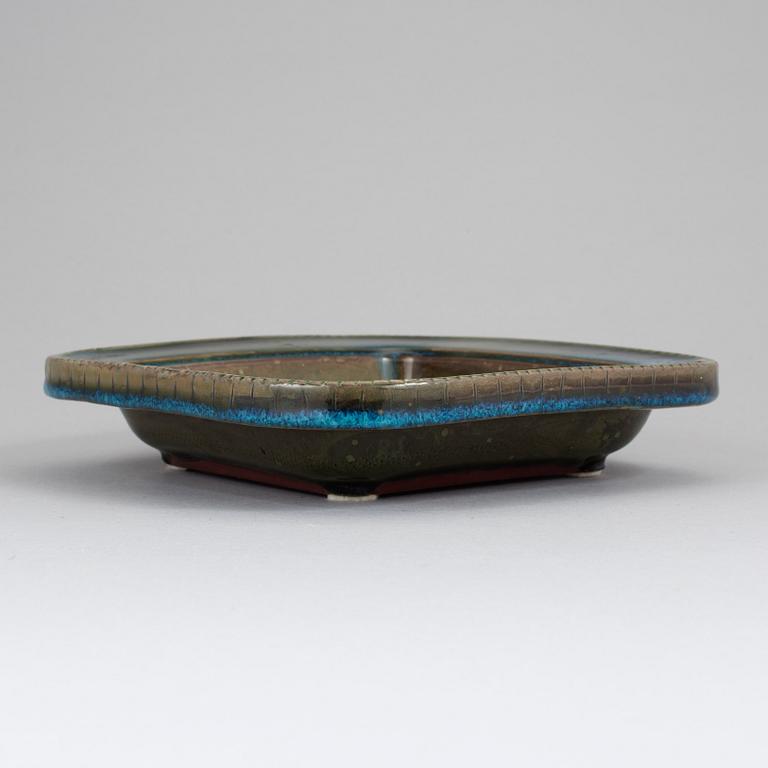 A Farsta dish by Wilhelm Kåge for Gustavsberg studio 1957.