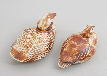 FIGURER, 2 st, stengods, Paul Hoff, Gustavsberg, 1900-talets andra hälft.