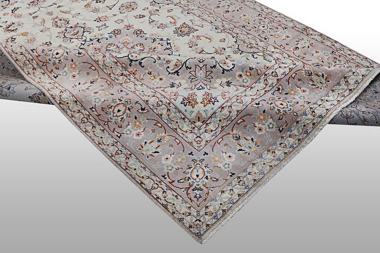 A carpet, Kashan, ca 292 x 202 cm.