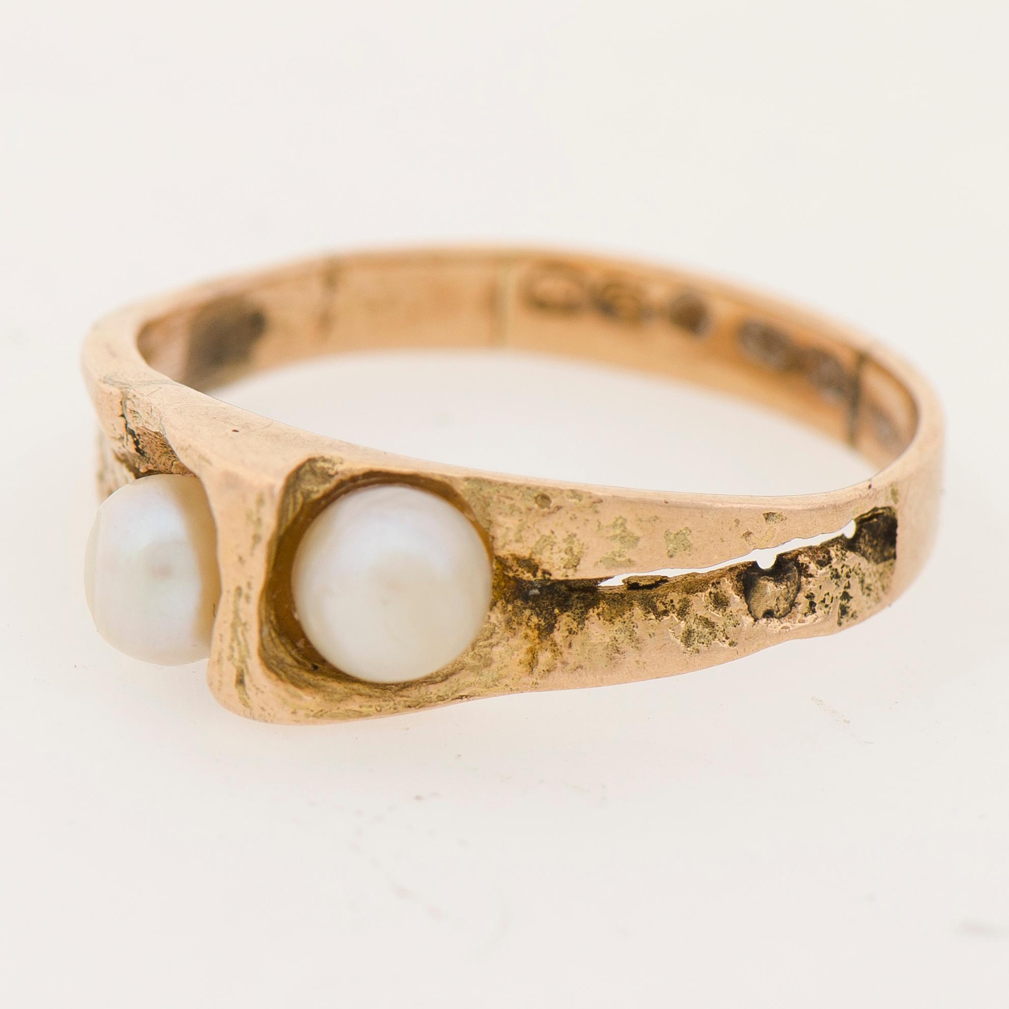 BJÖRN WECKSTRÖM, SORMUS, "Kuiskaus", viljellyt helmet, 14K kultaa. Lapponia 1967.