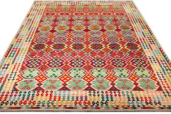 A Kilim carpet, c. 491 x 310 cm .
