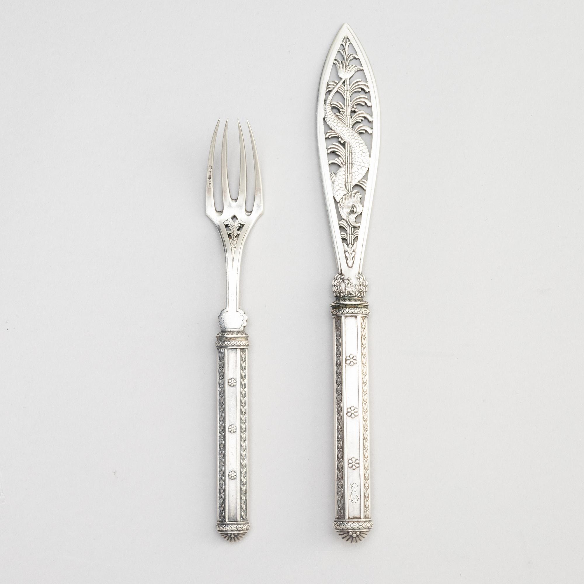 Silver fish cutlery, W.A. Bolin, Moscow 1908-1917 (2 pieces).
