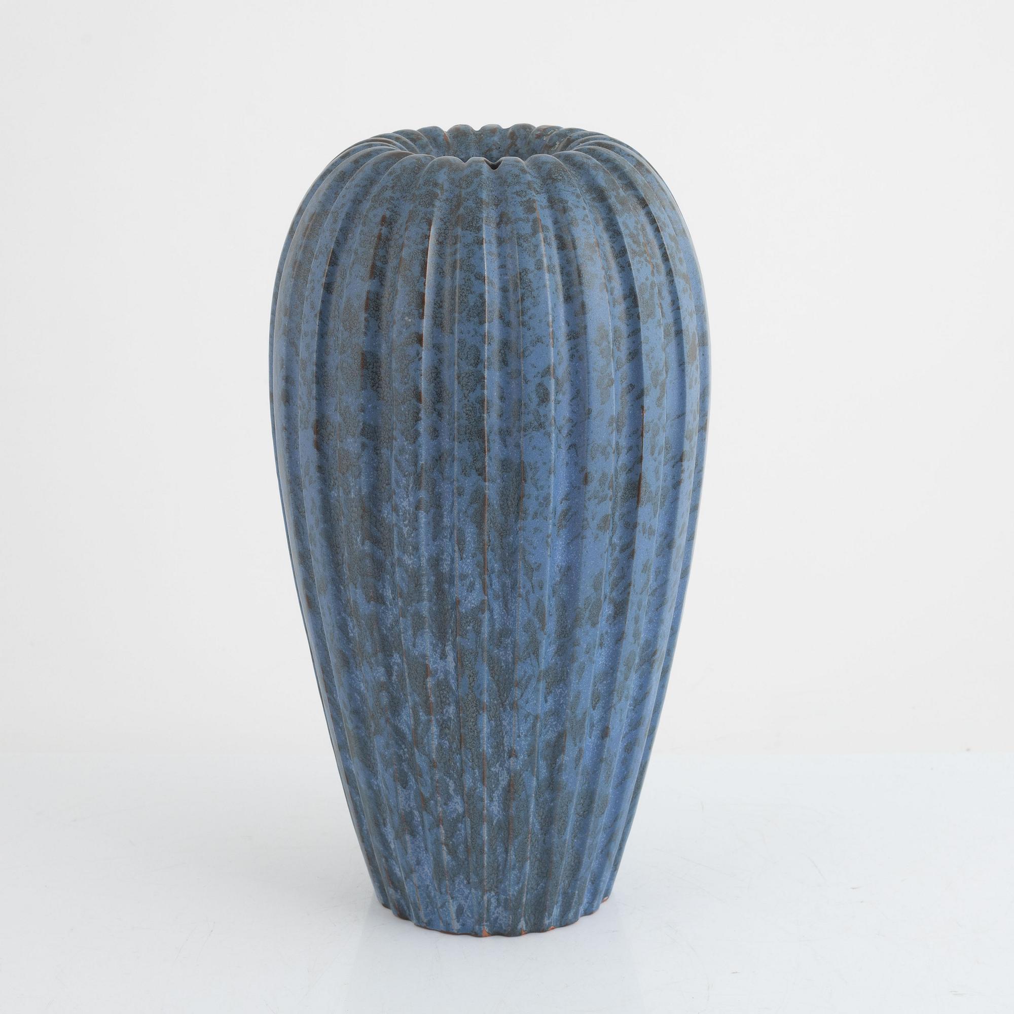 Vicke Lindstrand, vas, Upsala-Ekeby, 1900-talets mitt.