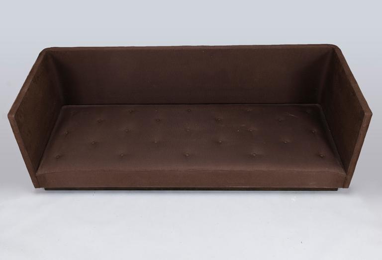 Gunnel Nyman, A sofa manufactured by Huhdan Puusepänliike 1934.