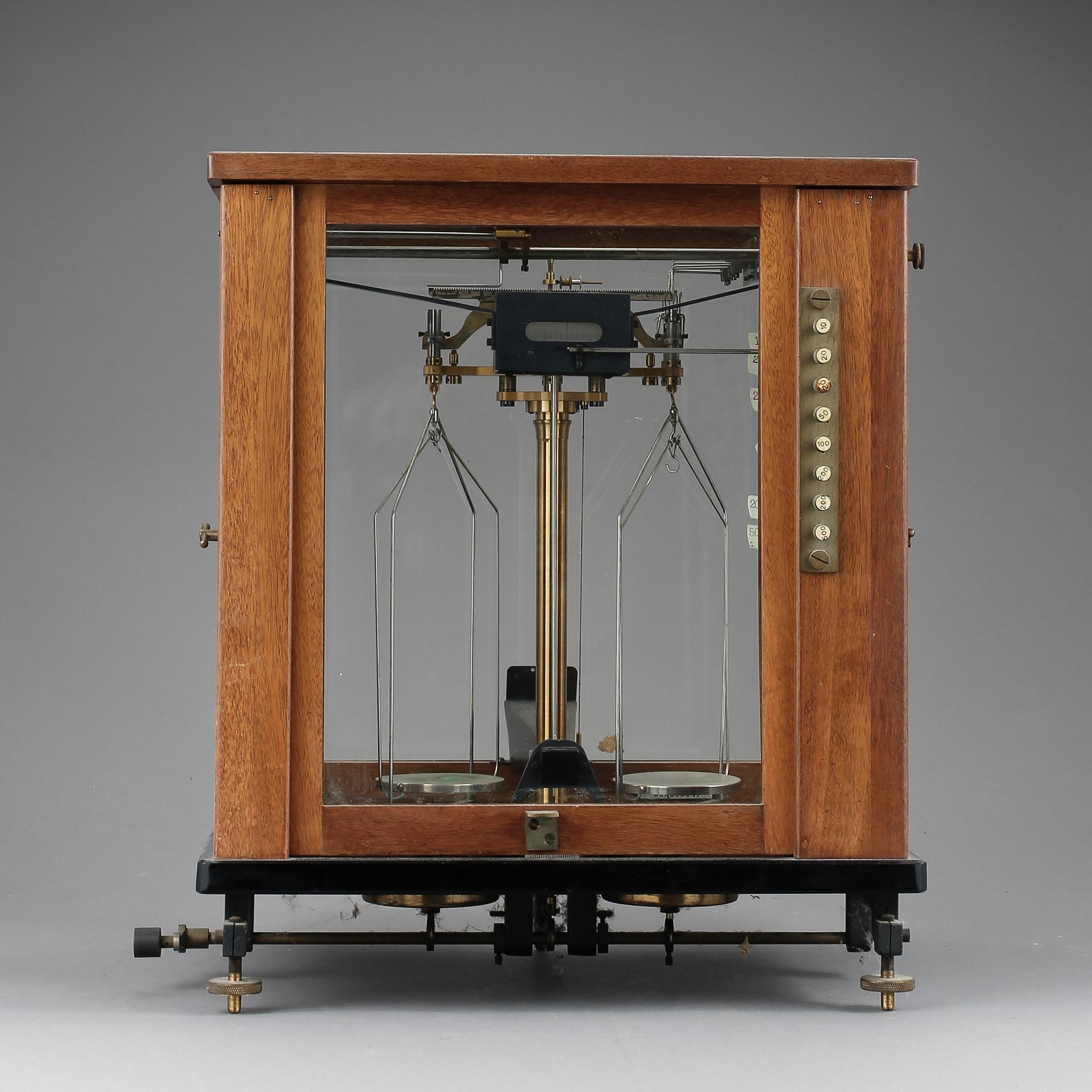 APOTEKSVÅG, 1900-talets första hälft.