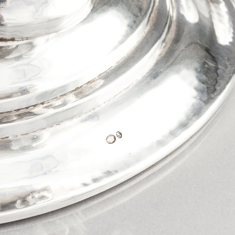 Georg Jensen, a pair of 830/1000 silver bowls, Copenhagen 1915-1919, 830/1000 silver, design nr 6 by Johan Rohde.