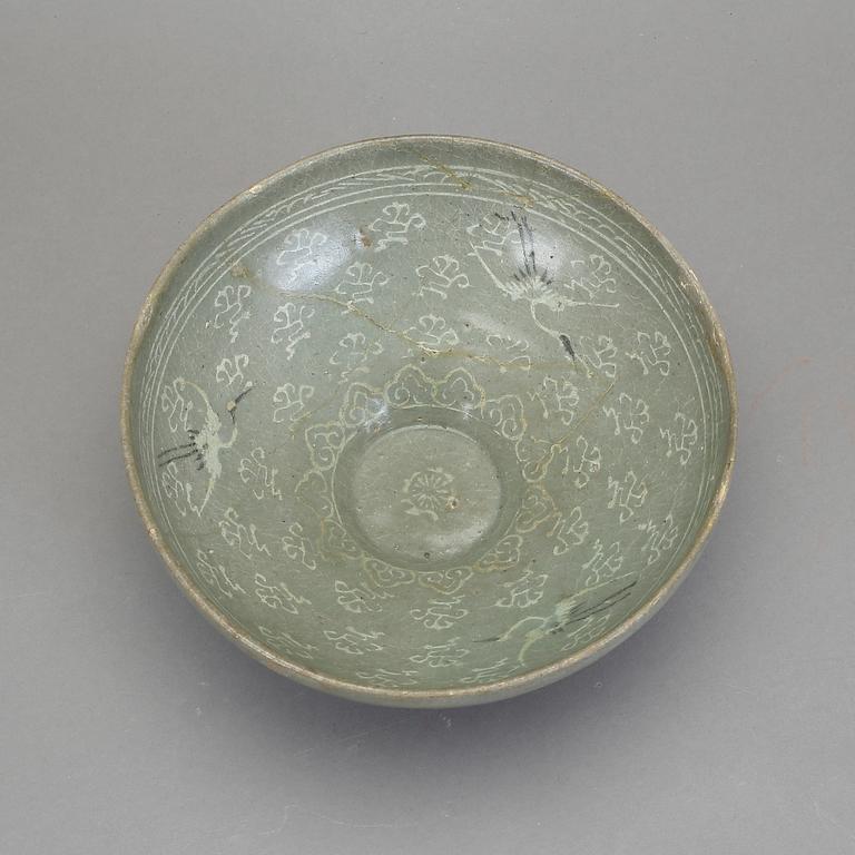 SKÅL, keramik. Korea, Koryo 1200-tal.