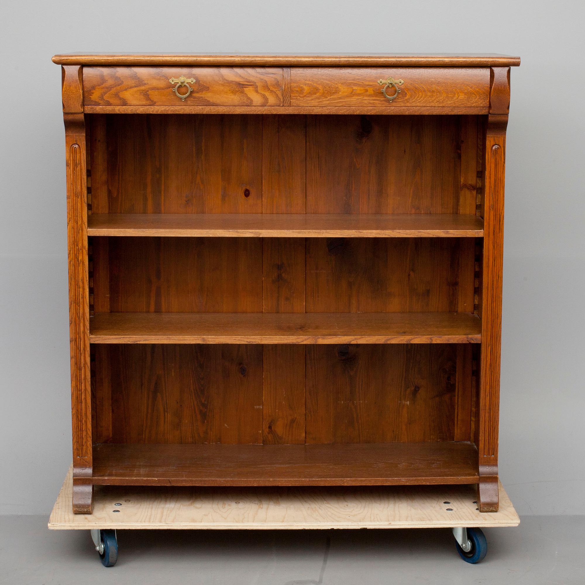 BOKHYLLOR, 2 st, jugend 1900-talets början.