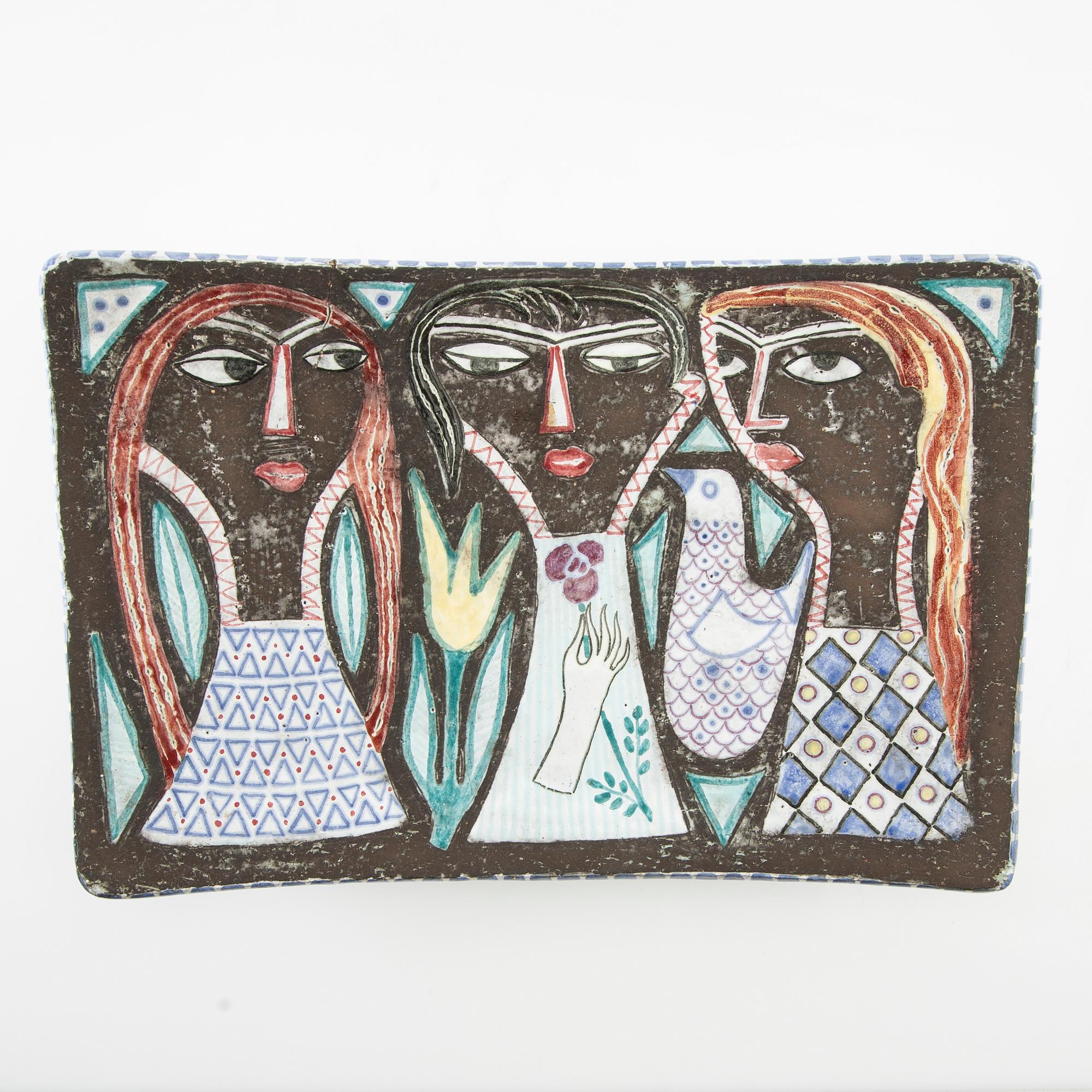Mari Simmulson, dish Uppsala Ekeby signed and numbered 4126.