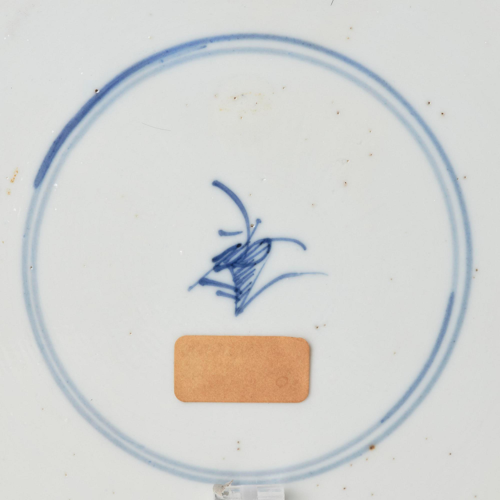 A pair of blue and white 'floral' dishes, Qing dynasty, Kangxi (1662-1722).