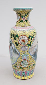 GOLVURNA, porslin, Kina, 1900-tal.
