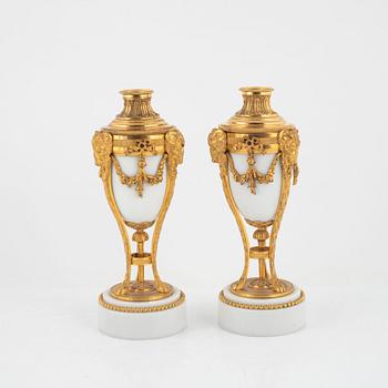Cassoletter, ett par, Frankrike, 1800-talets andra hälft, Louis XVI-stil.