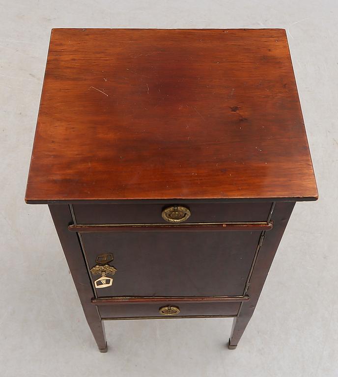 POTTSKÅP, sengustaviansk stil, 1800-talets andra hälft.