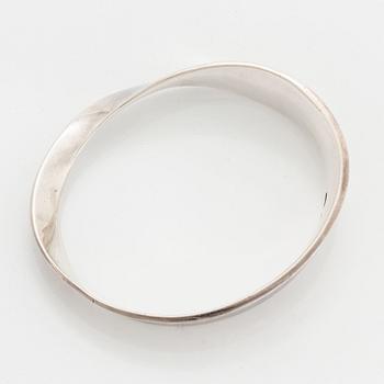 Vivianna Torun Bülow-Hübe, a silver bangle "Möbius", Georg Jensen.