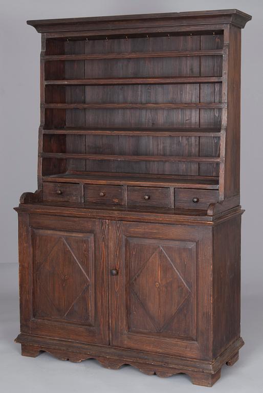 SKÅP MED TALLRIKSHYLLA, Allmoge, 1800-tal.