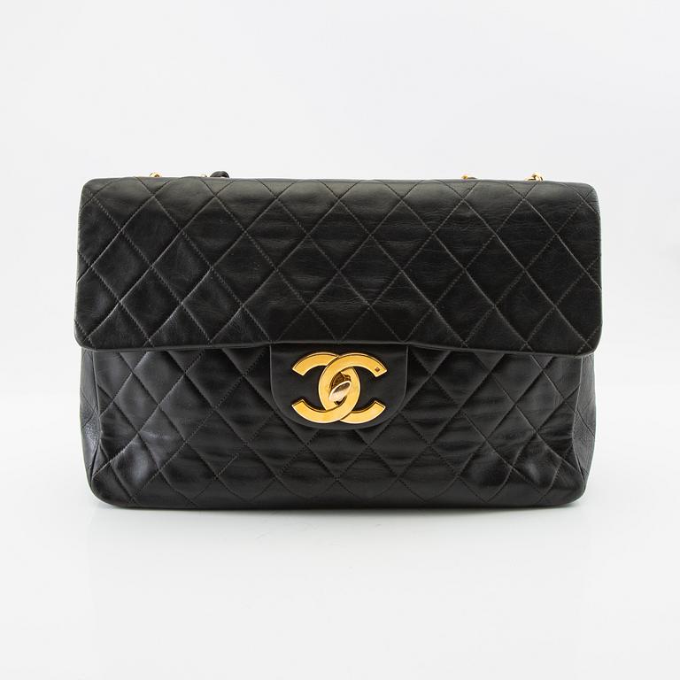 Chanel, väska "Maxi classic flap bag" 1994-96.