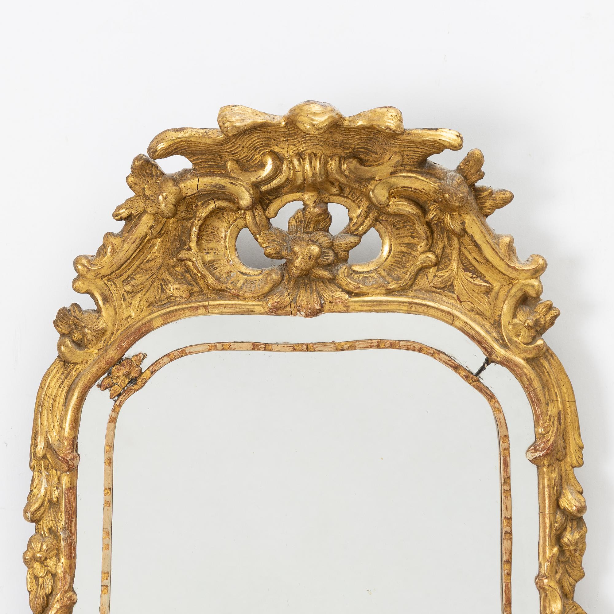 A gilt-gesso rococ-style mirror, 20th century.