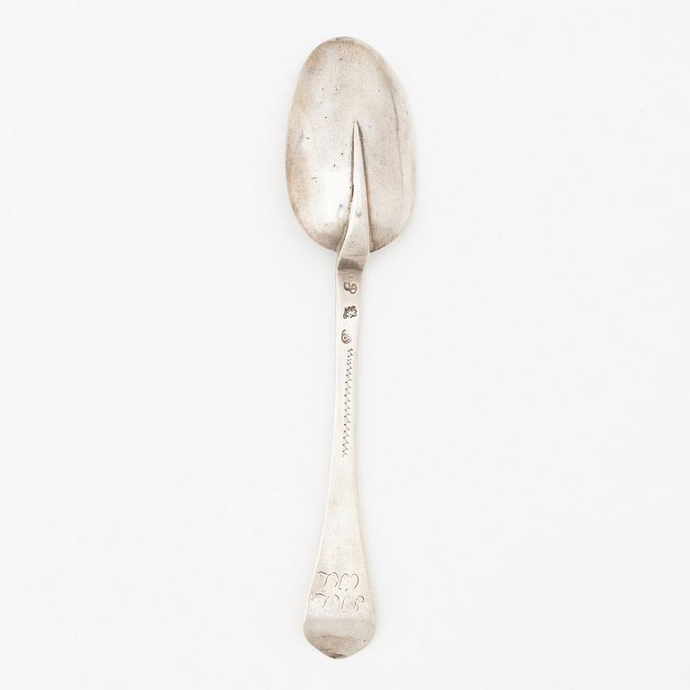 Ferdinand Sehl d ä, råttsvanssked, silver, Stockholm 1727.