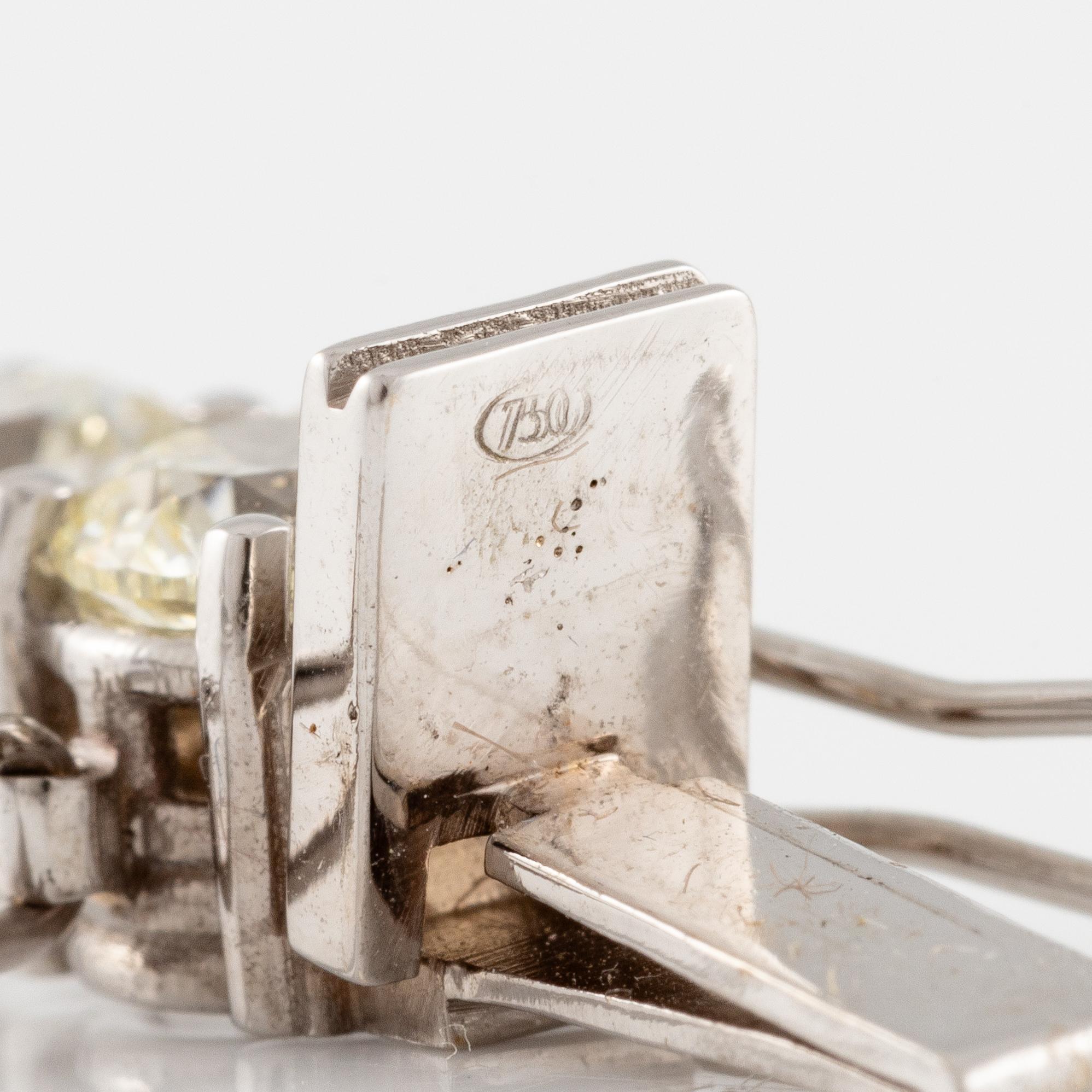 Tennis bracelet, 18K white gold with brilliant-cut diamonds.