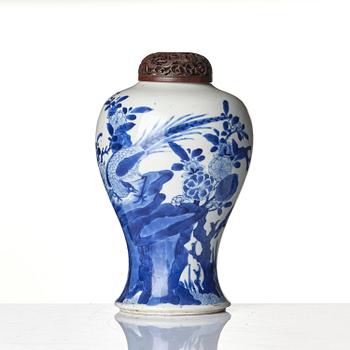 A blue and white vase, Qing dynasty, Kangxi (1662-1722).