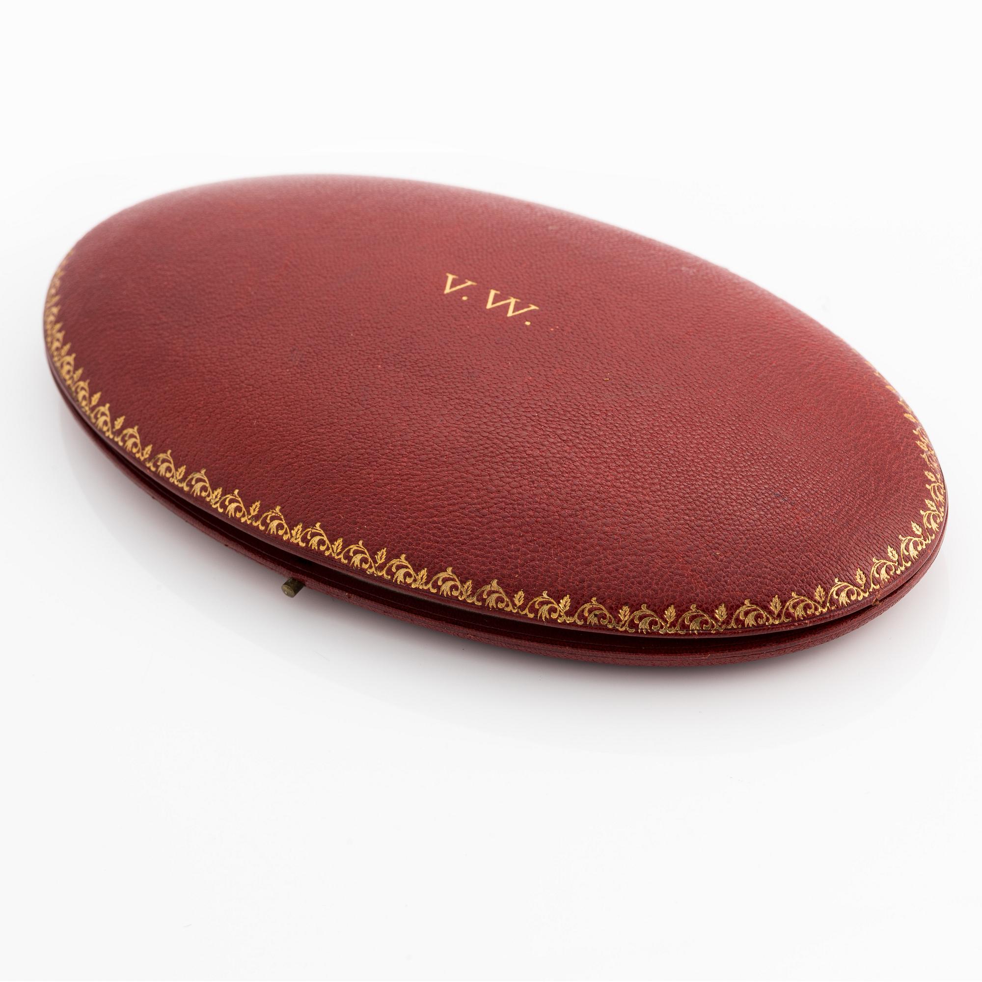 Pärlcollier med doserade pärlor, lås guld med smaragd och rosenslipade diamanter.