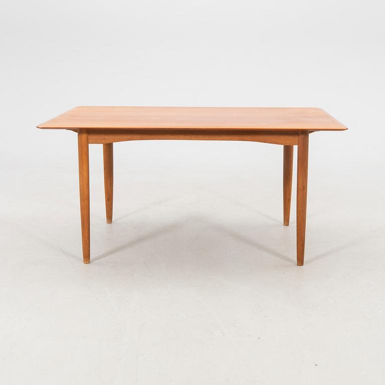 Ib Kofod Larsen, Dining Table "Model 403" Slagelse Møbelværk, second half of the 20th century.