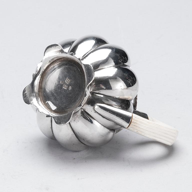 GRÄDDSNÄCKA, silver, kontrollmästare Nikolaj Dubrovin, Moskva 1837. Vikt 166,7 g.