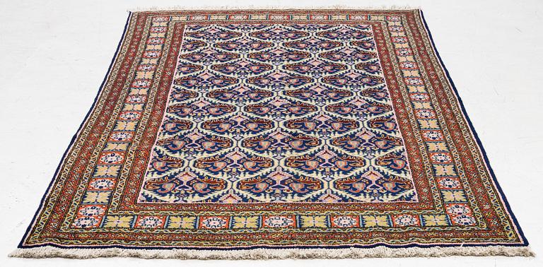 An Ardabil carpet, approx. 270 x 170 cm.