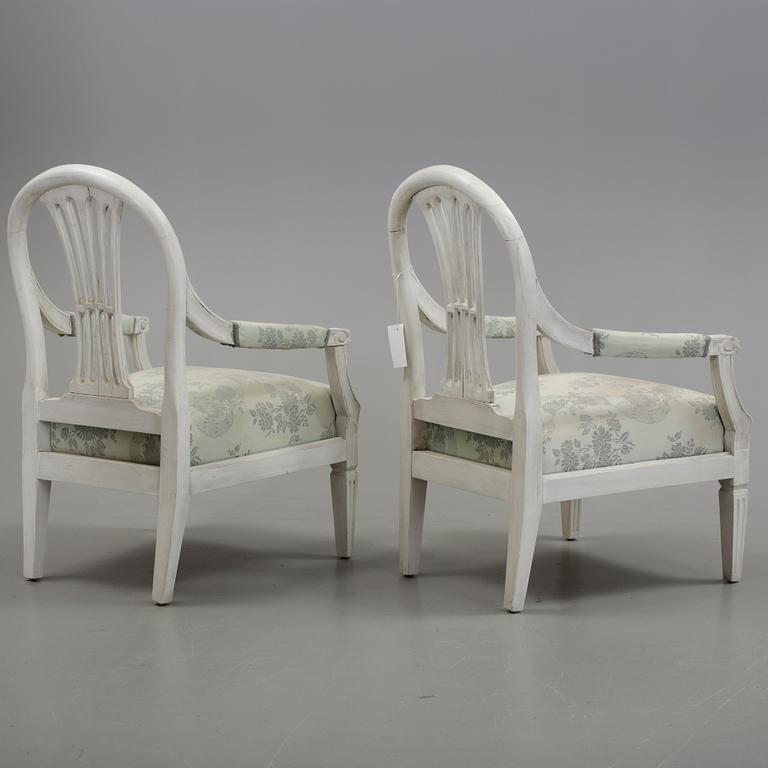 SOFFA OCH KARMFÅTÖLJER 1 par, gustaviansk stil, 1900-talets första hälft.