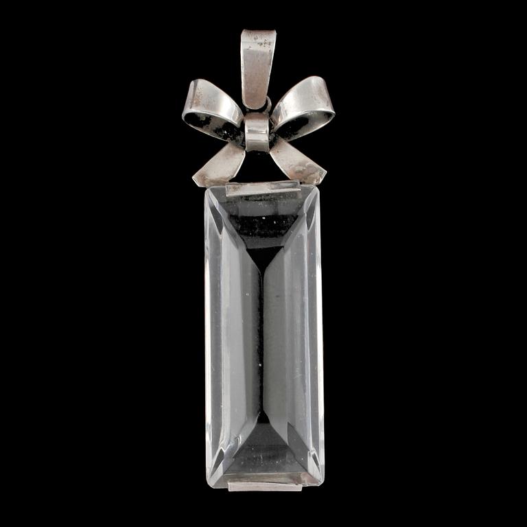 HÄNGE, silver samt fasettslipad bergskristall, Martin Elmblad, Stockholm, 1947. Vikt 12 g.