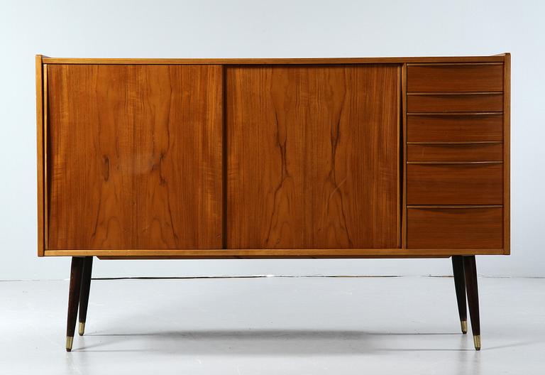 SIDEBOARD, Oscar Edv Ekelunds Snickerifabriks AB, Virserum, 1950-tal.