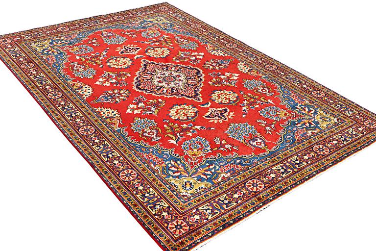 A Golpaygan carpet, c. 314 x 213 cm.