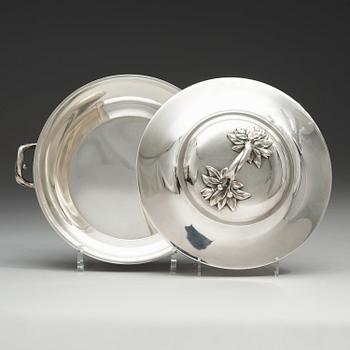 A W.A. Bolin lidded silver dish, Stockholm 1947.