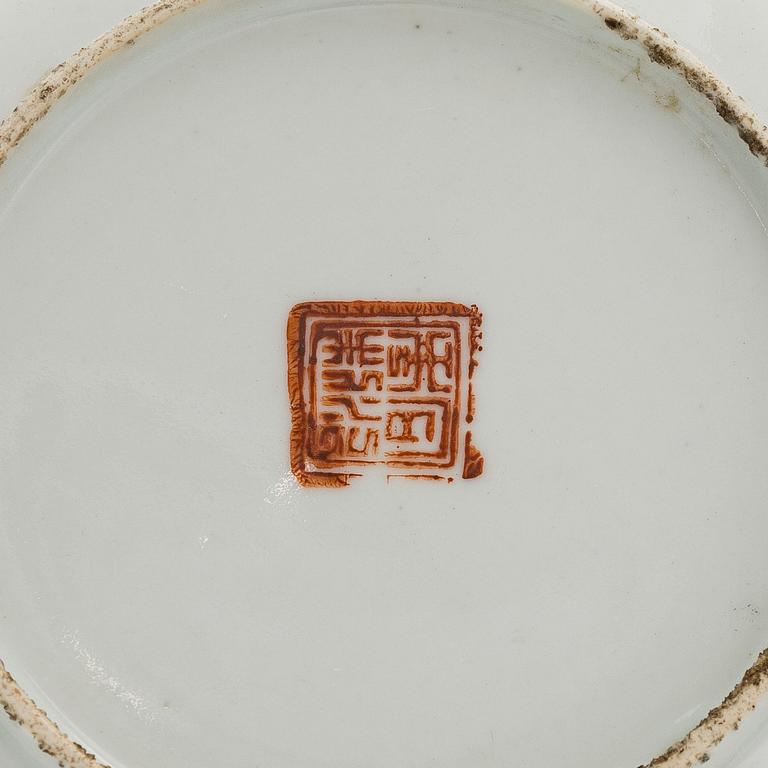 Five late Qing dynasty porcelain plates, early 20th century.