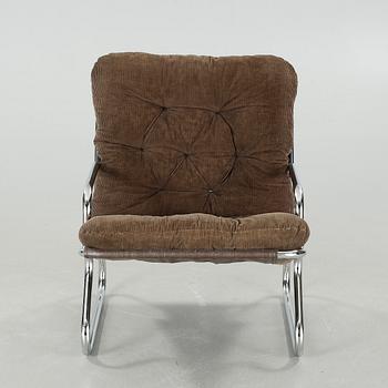 A 1970s armchair.