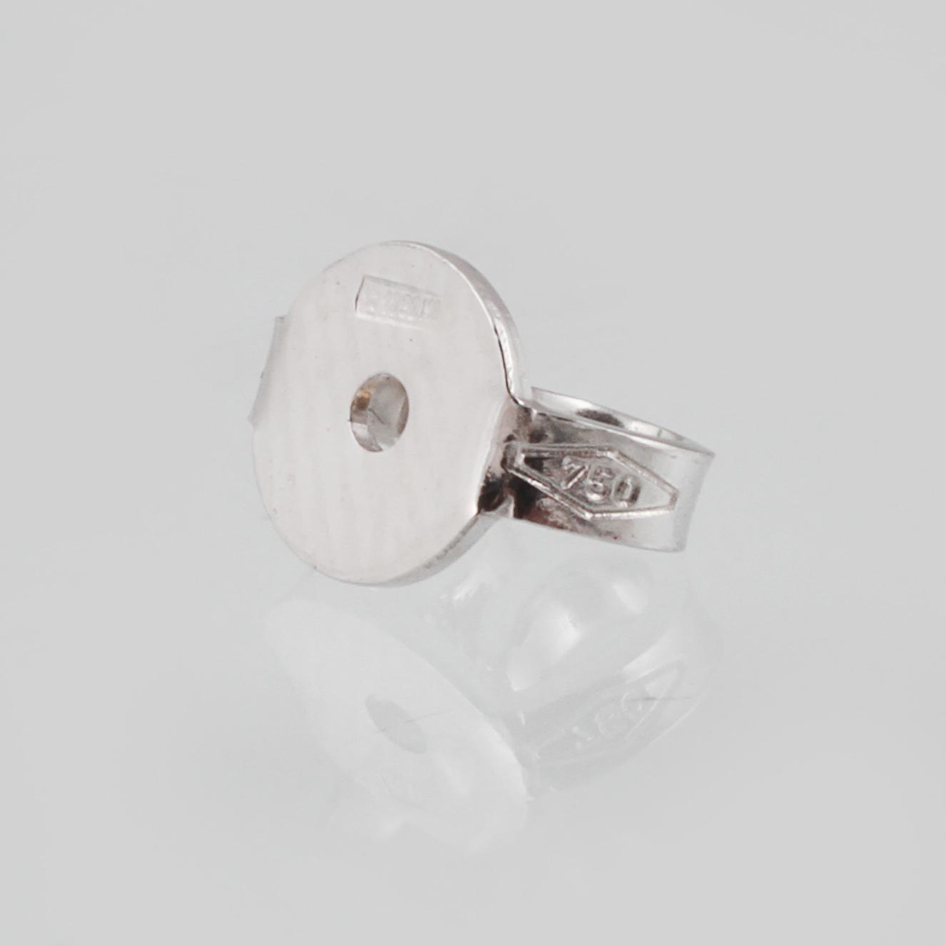 ÖRHÄNGEN, 18K vitguld med briljantslipade diamanter ca 0.62 ct. Vikt 1,6 gram.